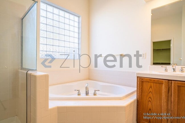 Building Photo - 100 Canterbury Ct