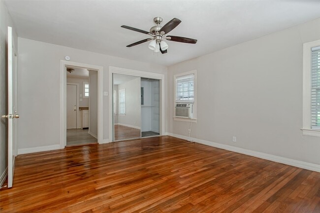 Building Photo - 3515 Fairview Ave