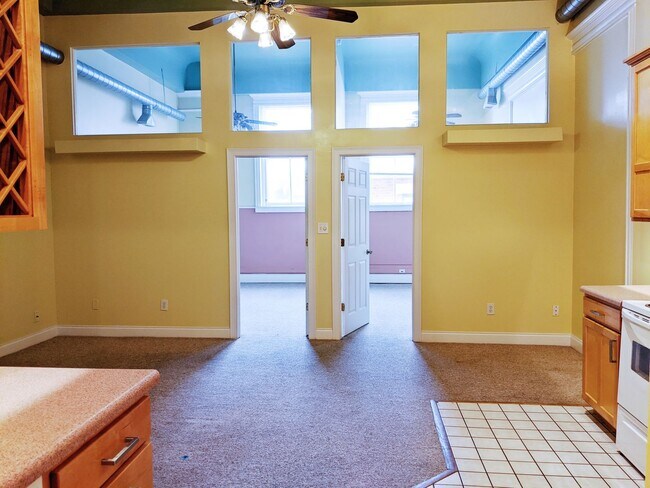 Building Photo - Redmen - Residential