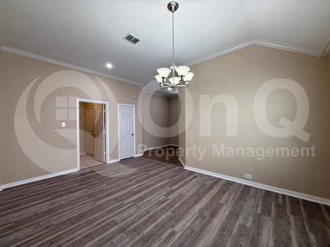 Building Photo - 1921 Highland Haven Ln