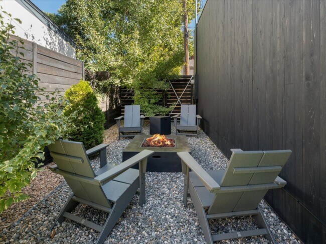 Building Photo - Luxury 3-Bed, 3.5-Bath Denver Home with Ro...
