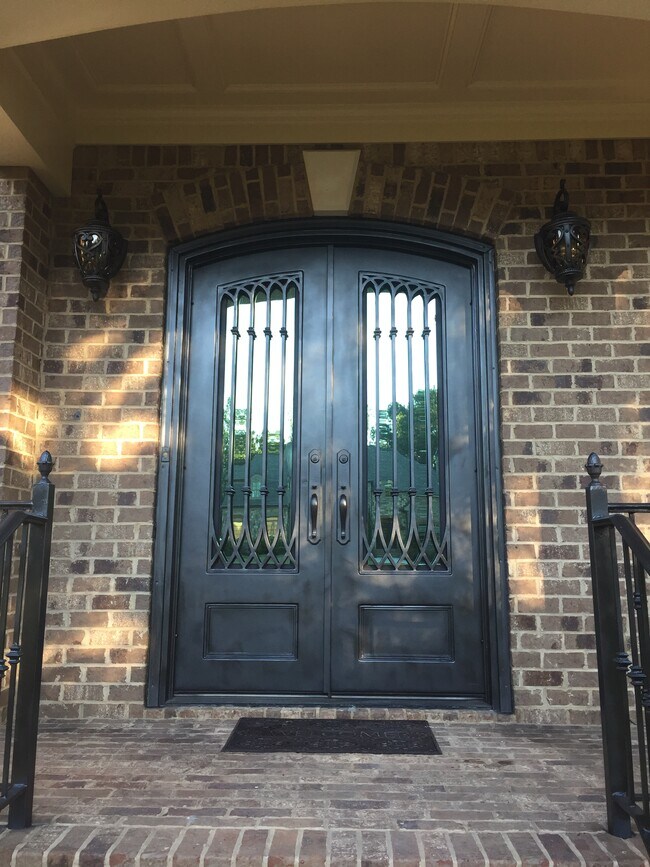 Primary Photo - 5000 Wildeoak Trail