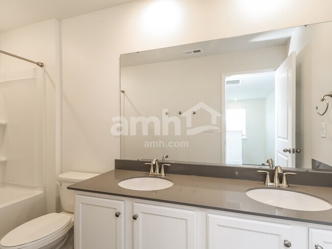 Building Photo - 559 Rivermist Dr