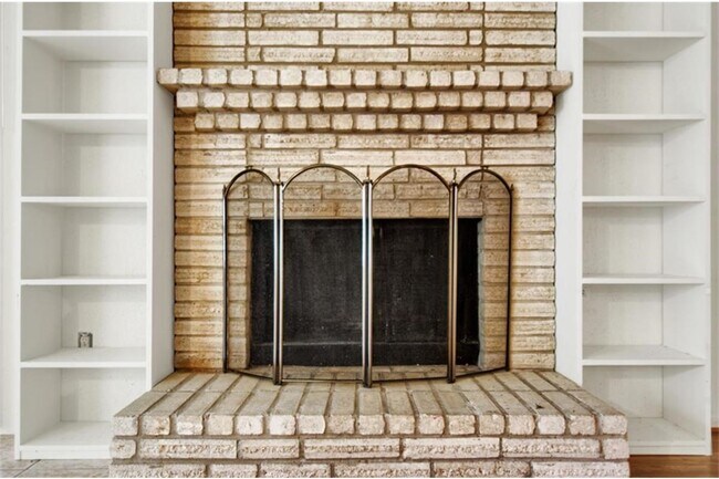 Building Photo - 22118 Meadowhill Dr