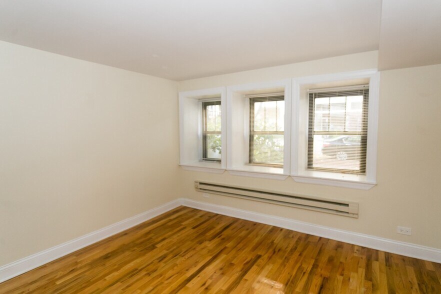 Building Photo - 1350 N Dearborn St