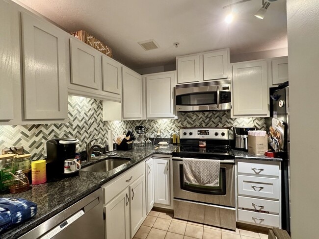 Building Photo - 19 Saco St