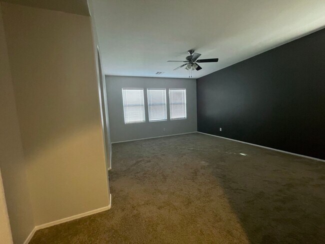 Building Photo - GREAT LOCATION!  Fabulous move-in ready 5 bed /3 bath home in south Tempe