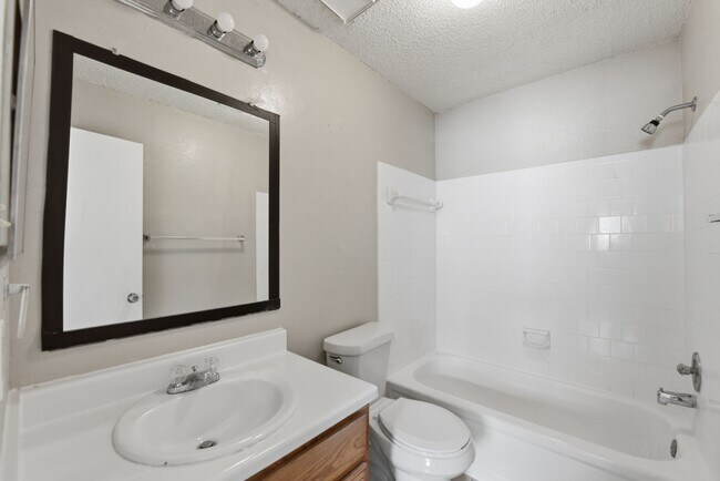 Building Photo - 1310 Brenda Ln