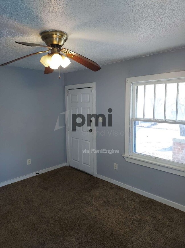 Building Photo - 1312 E Olive St