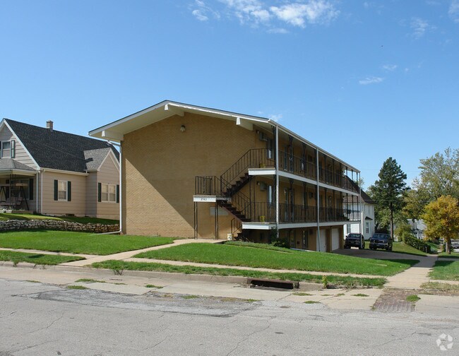 Primary Photo - Arbor Apartments