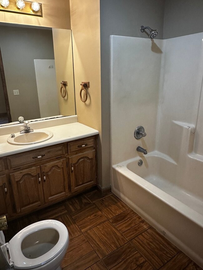 Building Photo - Old Memphis Pike