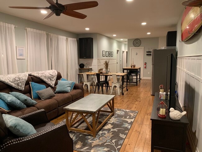 Building Photo - 123 Oriental Ave