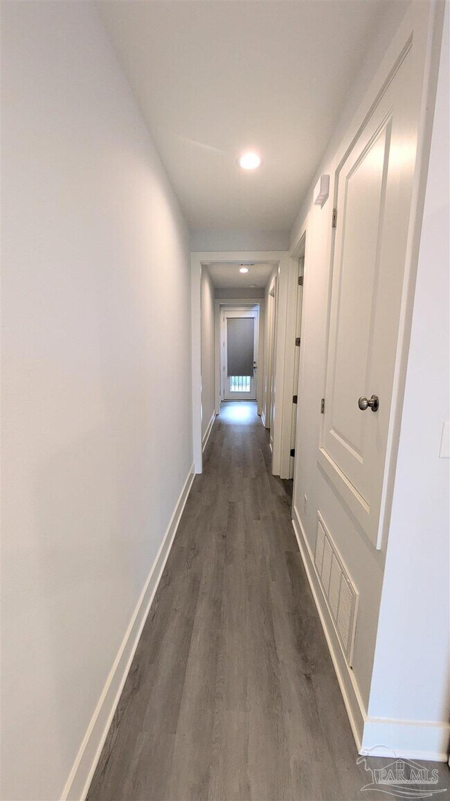 Building Photo - 379 S Clubbs St