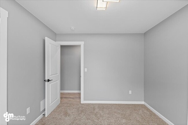 Building Photo - 550 W Galway Dr