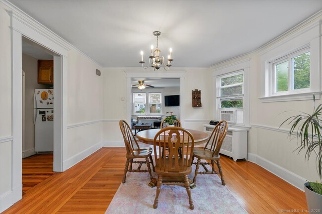 Building Photo - 52 Augur St