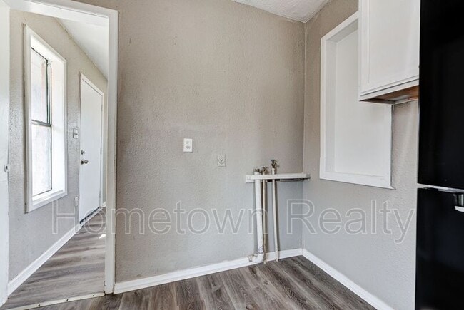 Building Photo - 2120 N Glen Ellyn St