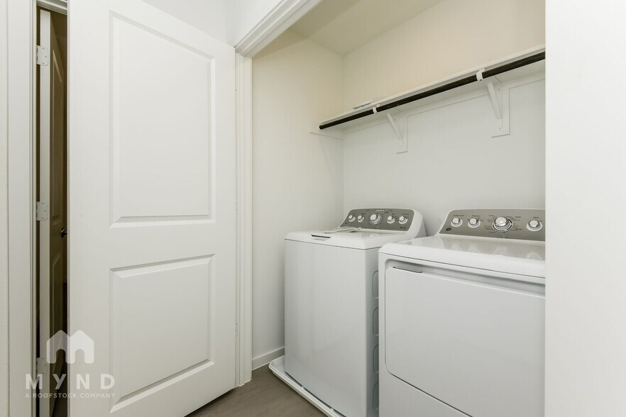 Building Photo - 2721 Ctr Crk Ln