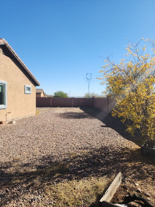 Building Photo - "Charming 3-Bedroom Oasis in Sahuarita - Spacious Living Awaits!"