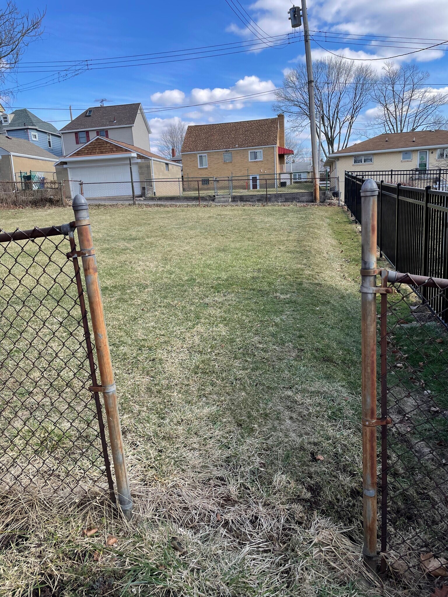 Building Photo - 206 Whipple St