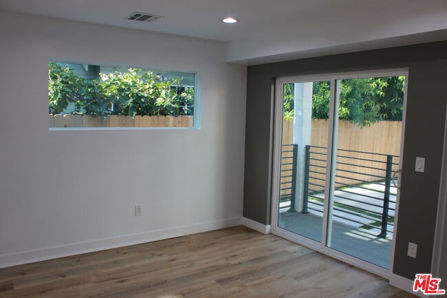 Building Photo - 1552 Winona Blvd