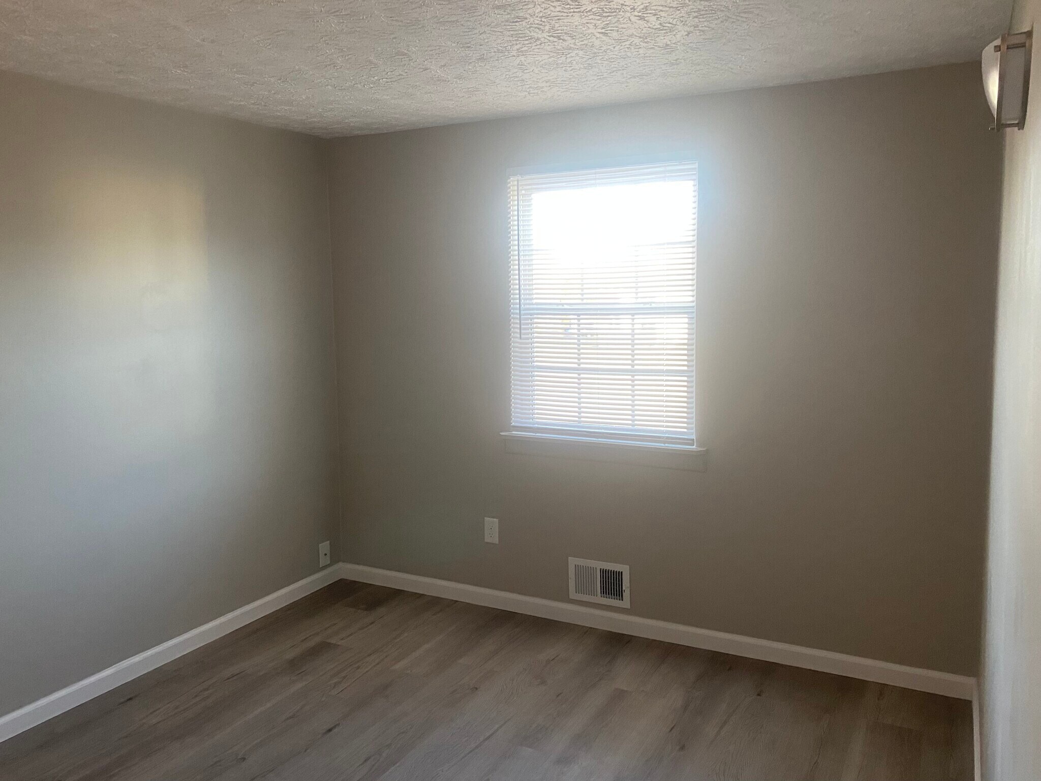 Building Photo - 74 Willowick Dr