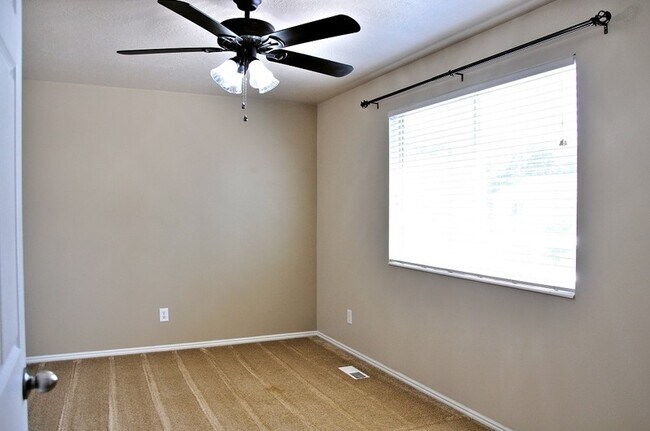 Building Photo - 926 E 1250 S