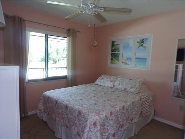 Building Photo - 4016 Oakview Dr