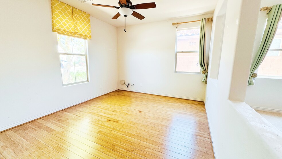 Building Photo - 2533 W Brisa Dr