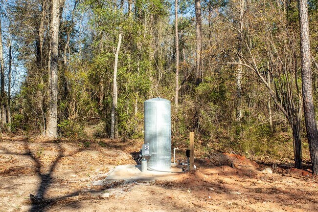 Building Photo - 823 Meridian Rd