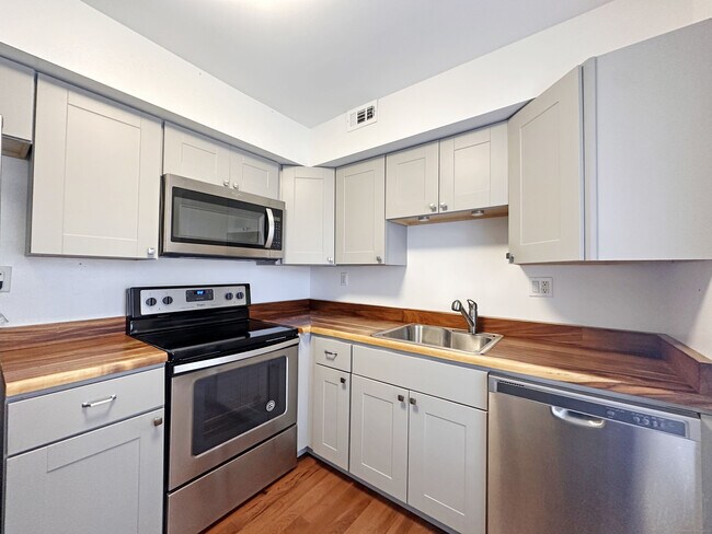 Building Photo - 109 Candlewood Dr