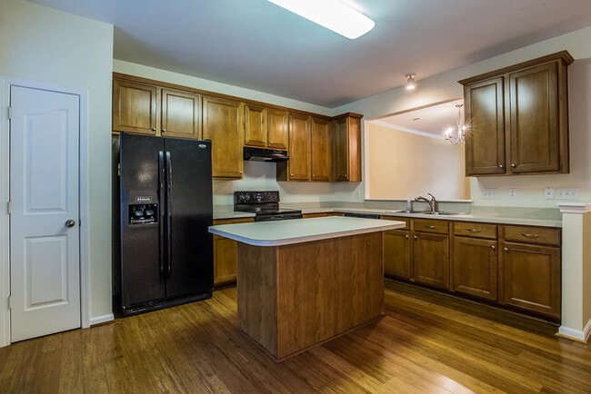 Building Photo - 303 Huck Ct