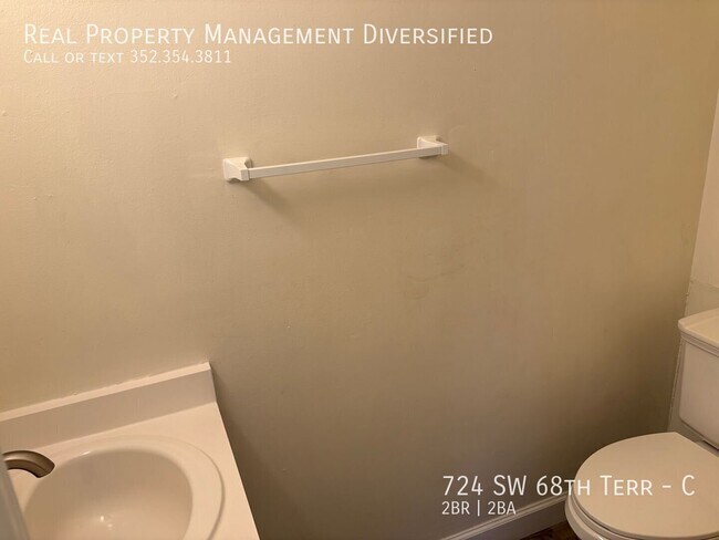 Building Photo - 724 SW 68th Terrace