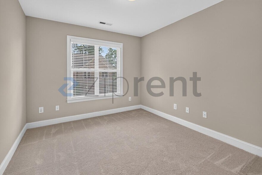 Building Photo - Unit