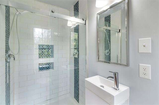 Building Photo - 810 Armand St