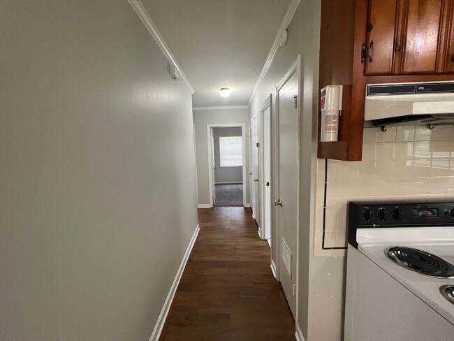 Building Photo - 3 bedroom 1 bathroom in Northport