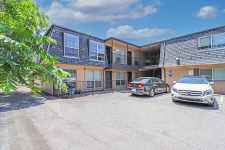 Building Photo - 2701 Green Oaks Rd