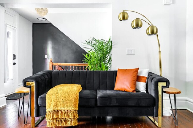 Building Photo - 33 Lundy St