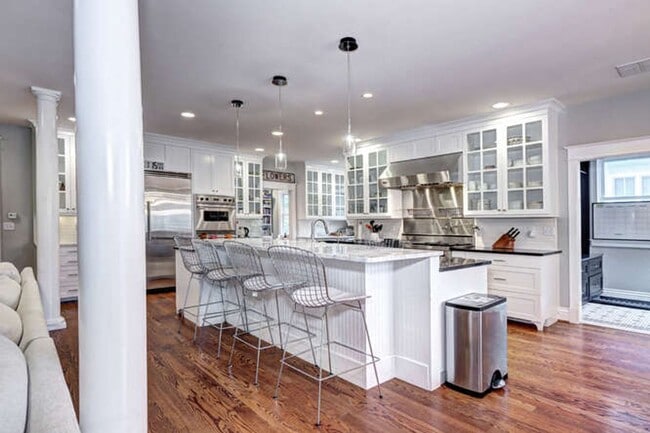 Building Photo - Beautiful Luxury Home Available in Boulder