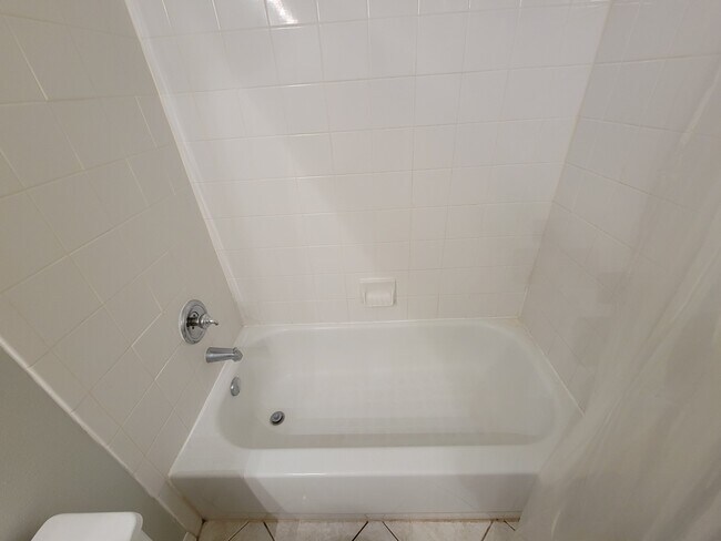 Building Photo - 18511 Falcon Crest Dr