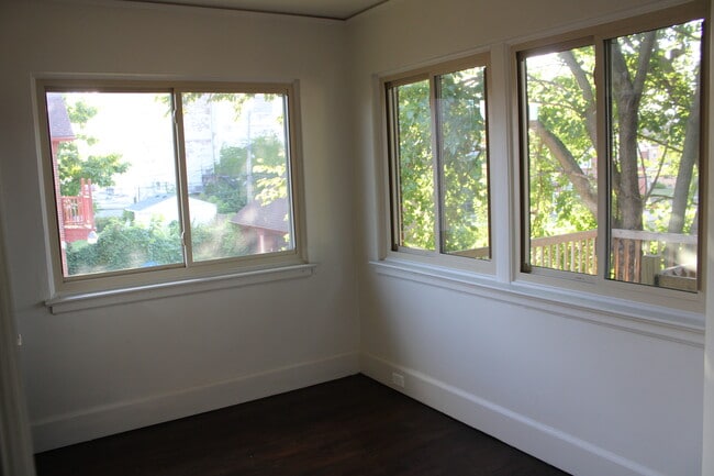 Building Photo - 2504 W Euclid St