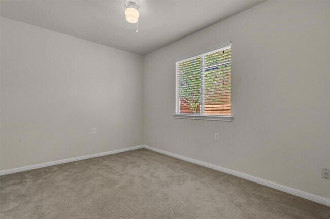 Building Photo - 5605 Bentsen Ln