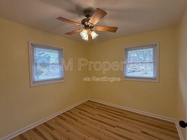 Building Photo - 808 Maumee Dr