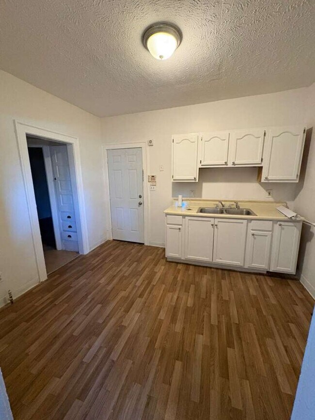 Building Photo - 3454 E 118th St