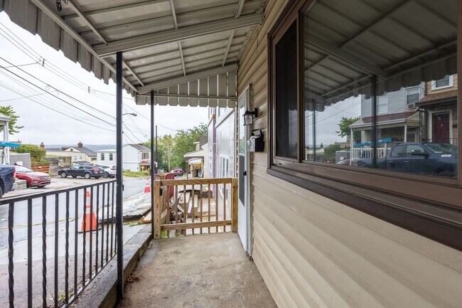 Building Photo - Comfort Meets Style: 3-Bedroom Home with S...