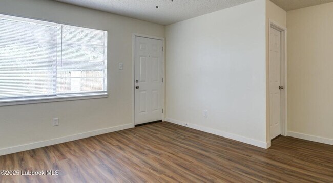 Building Photo - 3/2/1 FOR LEASE - SOUTH LUBBOCK