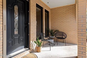 Building Photo - 308 Stuart Ave