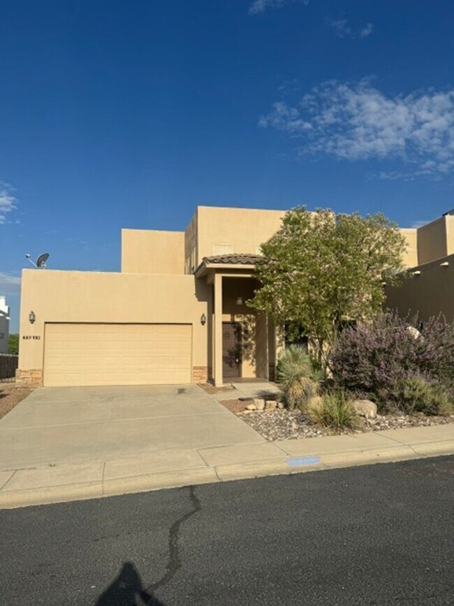 Building Photo - Three Bedroom, 2 Bath Home For Rent