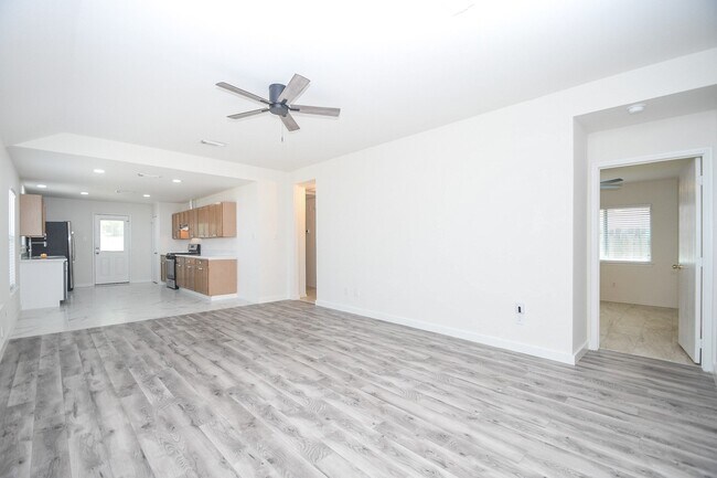 Building Photo - 6306 Spruce Manor Ln