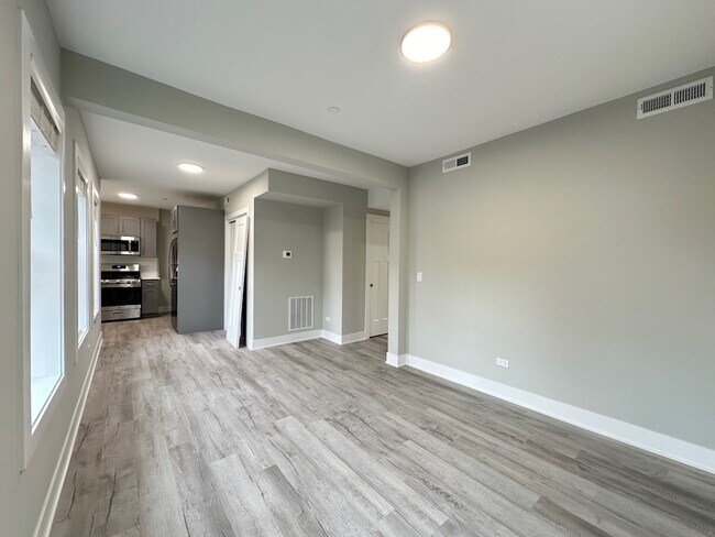 Building Photo - 1144 Oak Ave