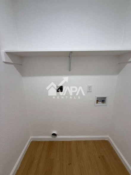 Building Photo - 1074 Honey Tree St